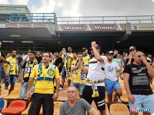 אוהדי הרצליה (אביחי דלאל)